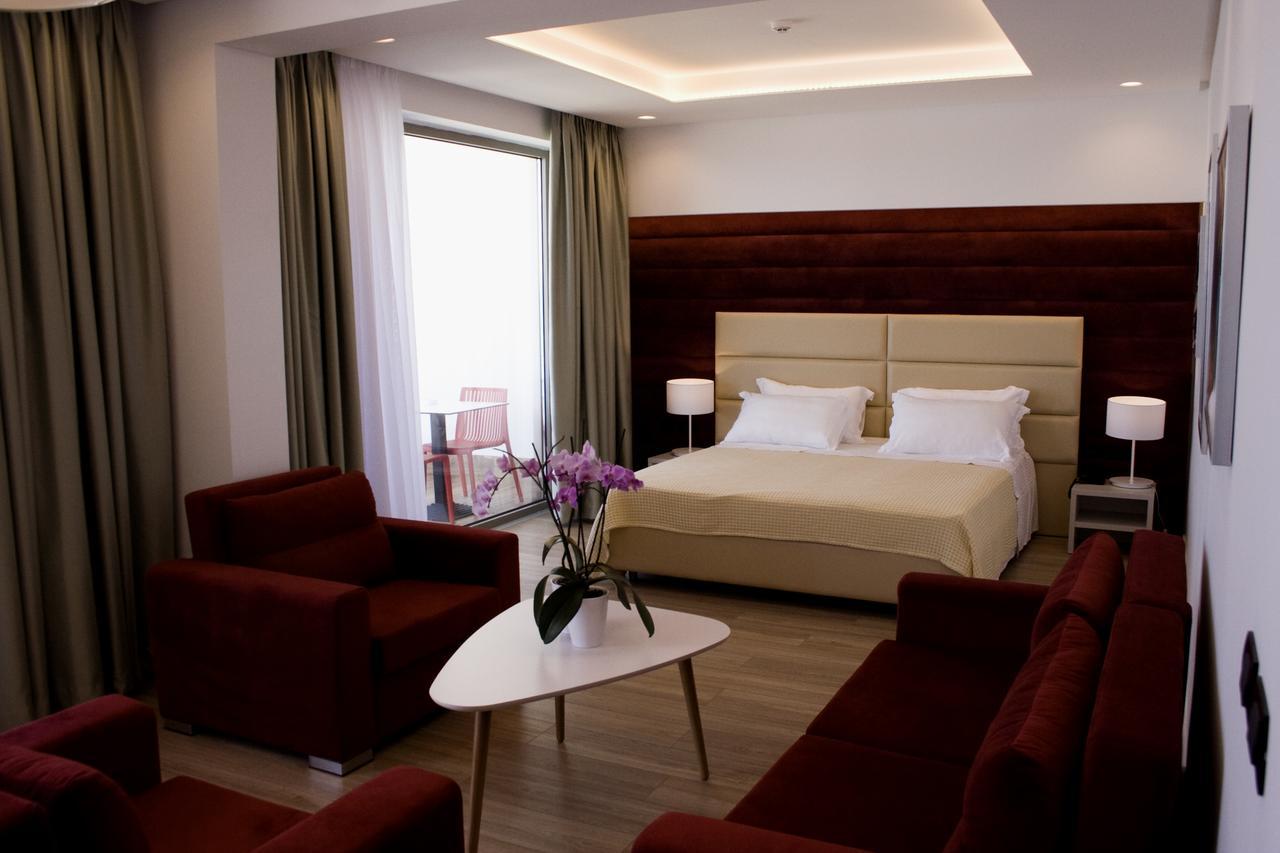 Hotel Morina Palace Dhermi Bagian luar foto