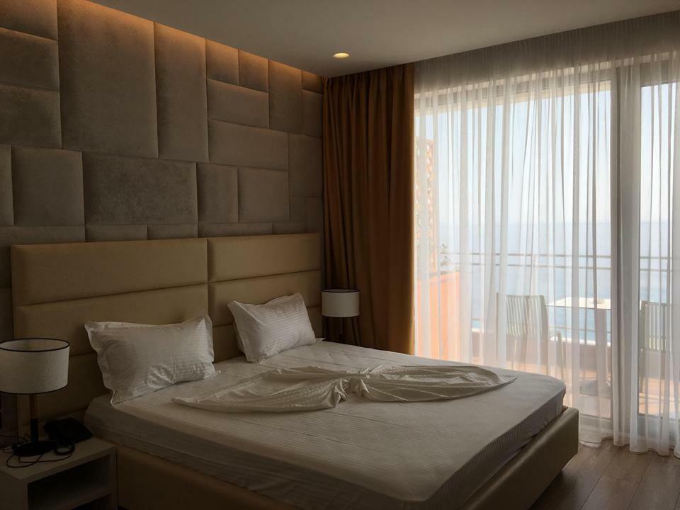 Hotel Morina Palace Dhermi Bagian luar foto