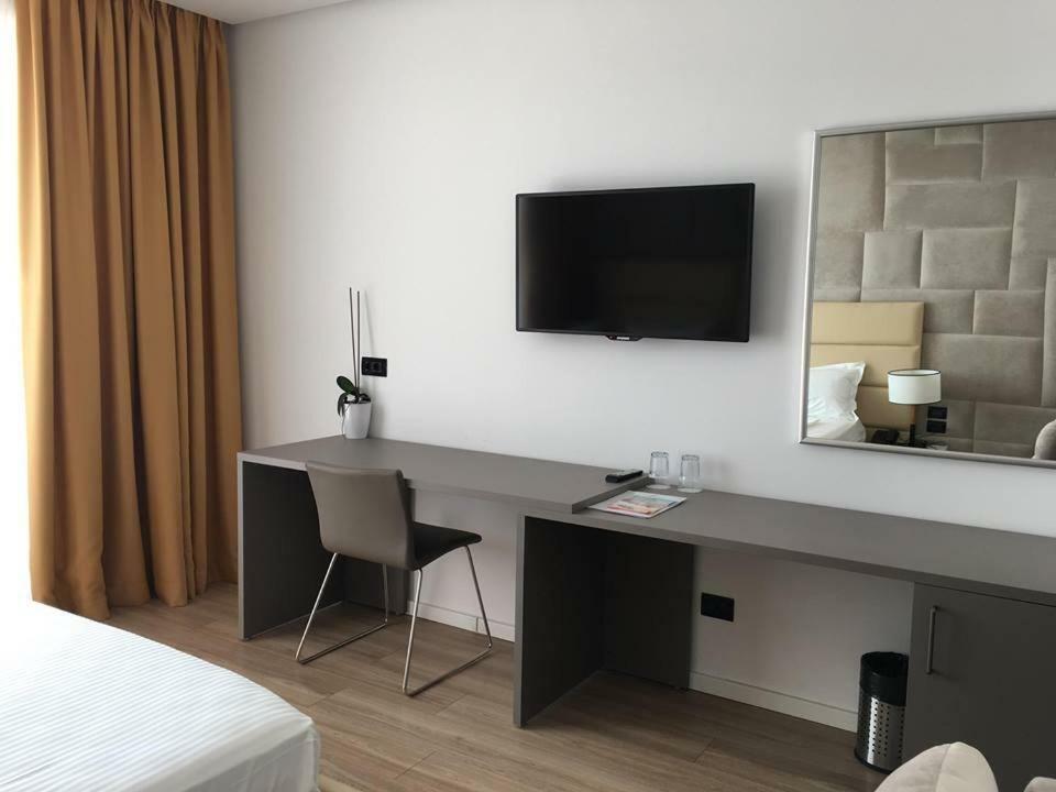 Hotel Morina Palace Dhermi Bagian luar foto